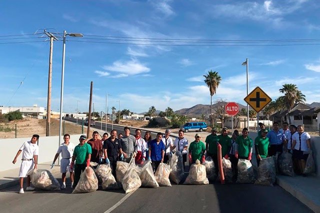 El equipo de RIU Hotels en Baja California retira 800 kilos de basura de Arroyo Seco para evitar que lleguen al mar