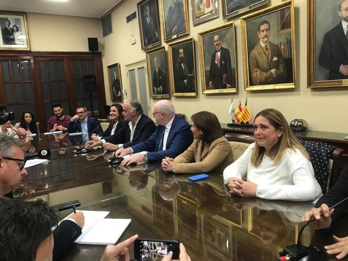 El comisario europeo de Agricultura pide al Consell que se comprometa a ejecutar los fondos del programa rural 2014-2020