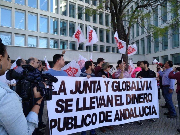 Sevilla.- Acaba sin acuerdo otra reunión más por el conflicto del metro y el jueves continúa la negociación