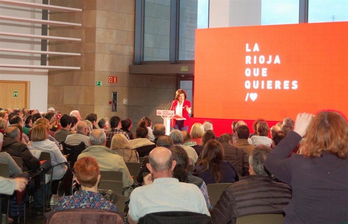 Concha Andreu asegura que el PSOE "es el único cambio posible" para "mejorar" La Rioja e indica que "vamos a por todas"
