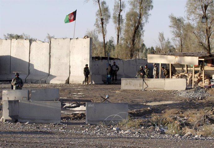 Fuerzas afganas a las puertas del aeropuerto de Kandahar