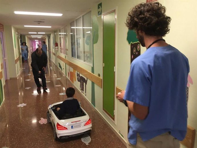 Los niños del Hospital Vega Baja de Orihuela se desplazarán por el centro al volante de un coche descapotable