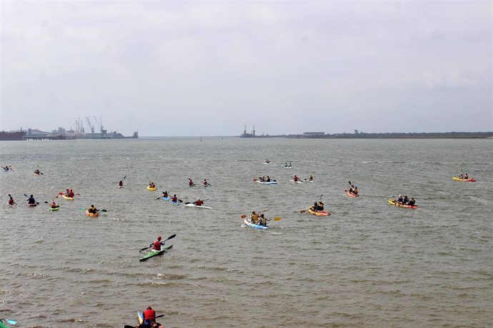 Huelva.-El río Tinto acoge travesía en kayak 'América a la estela de Colón' en el 25 aniversario del Muelle de Carabelas
