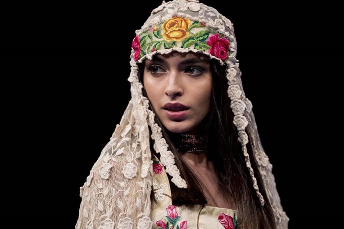 La 48 edición de la Pasarela Adlib presenta en su primer desfile las creaciones de 11 diseñadores