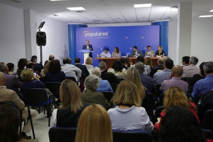 Almería.-26M.- Amat confía el apoyo al PP en el "trabajo, esfuerzo y eficacia" de "la gran familia" que representa