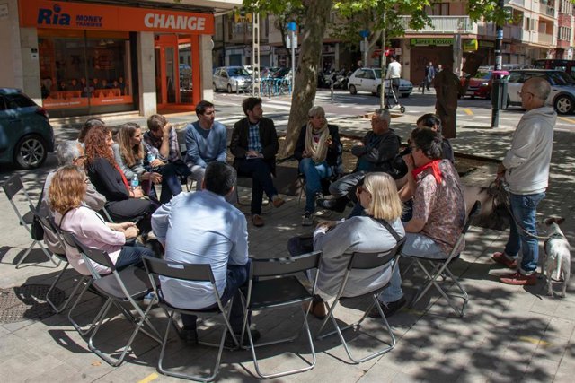 26M.- Los Candidatos De Podemos A Cort Recogen Las Propuestas Vecinales Del Barrio De Pere Garau