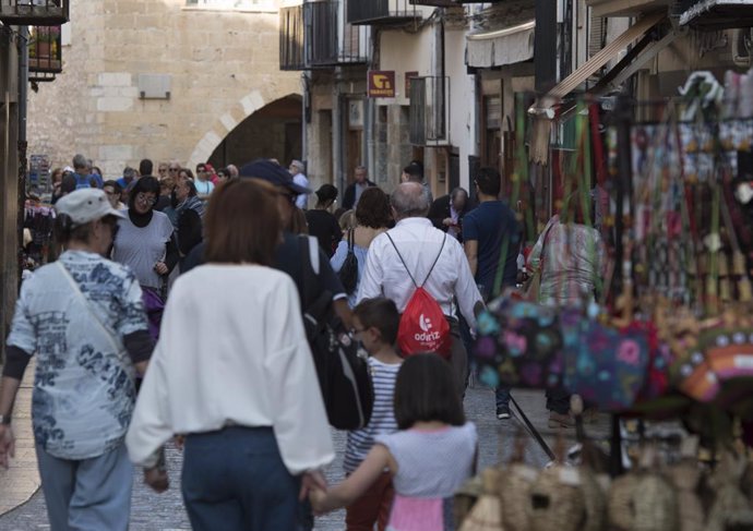 Turistas en una localidad del interior de Castellón