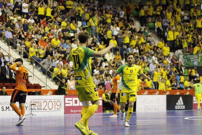 Los jugadores del Jaén Paraíso Interior celebran un gol.