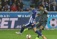 La Real Sociedad aún mira hacia arriba tras ganar en Mendizorrotza y el Levante sentencia al Rayo