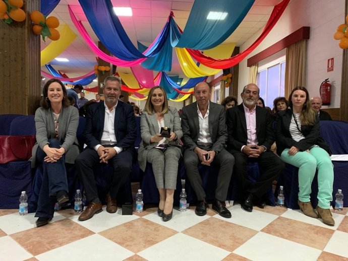 Granada.- La consejera de Fomento recibe la Níspola de Oro en Otívar