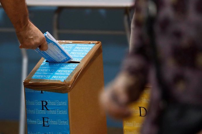 Panamá.- Panamá abre las urnas en unas elecciones generales donde 'Nito' Cortizo parte como favorito