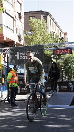 Zaragoza.- Más de 70 ciclistas recuperan la subida de la 'Cuesta Morón' en la I Cronoescalada Popular de #ZgzIsBike
