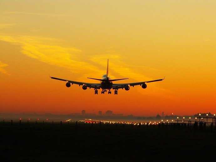 Economía/Turismo.- El tráfico aéreo mundial de pasajeros aumentó un 5,3% en febrero, según la IATA
