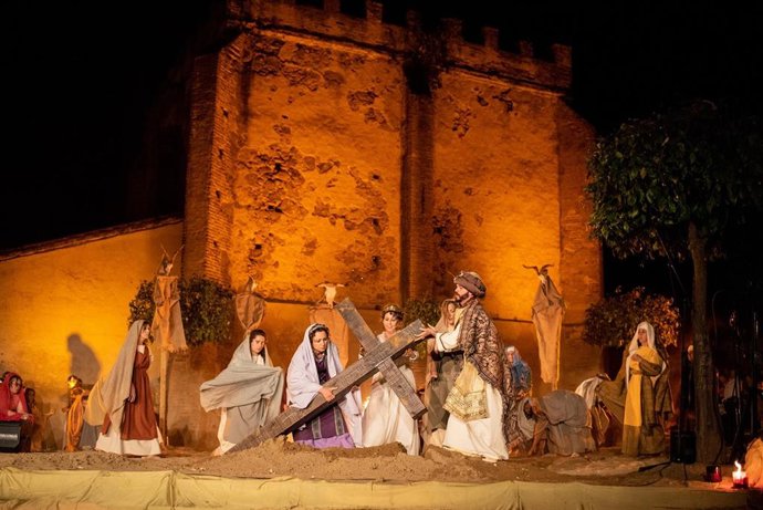 Turismo.- Cientos de espectadores se trasladan a Tierra Santa en la representación del Paso de la Santa Cruz de Palomas