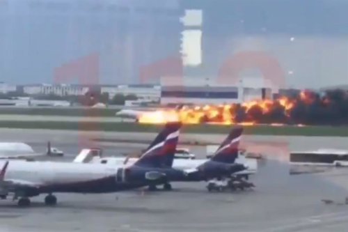 Incendio de un avión de Moscú