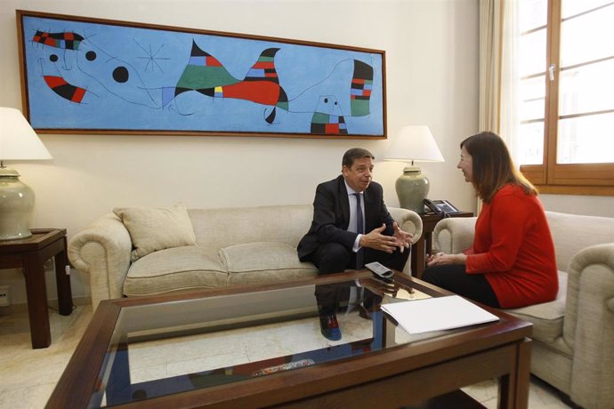 Reunión de la presidenta del Govern, Francina Armengol, con el ministro de Agricultura, Pesca y Alimentación, Luis Planas, en Palma de Mallorca