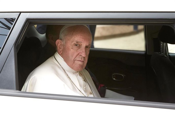 El Papa da la primera comunión a más de 200 niños en Bulgaria 