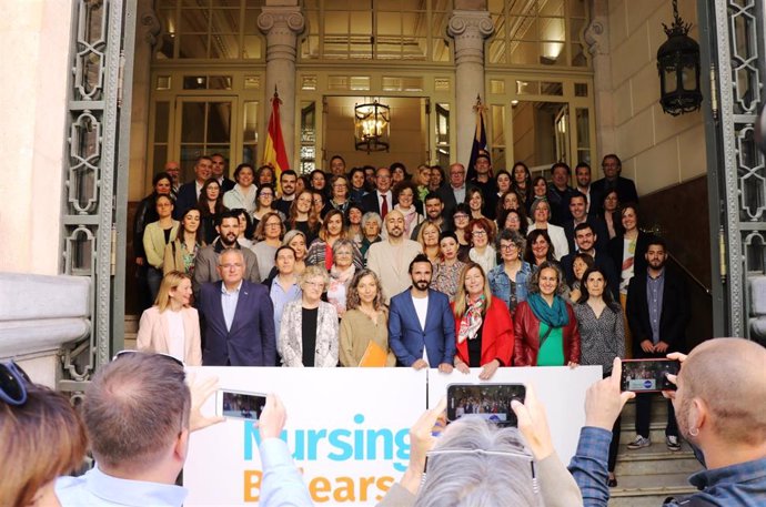 El Parlament acoge la presentación de la campaña 'Nursing Now' en Baleares