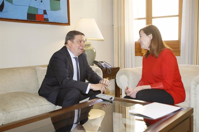 Reunió de la presidenta del Govern, Francina Armengol, amb el ministre d'Agricultura, Pesca i Alimentació, Luis Planas, a Palma de Mallorca