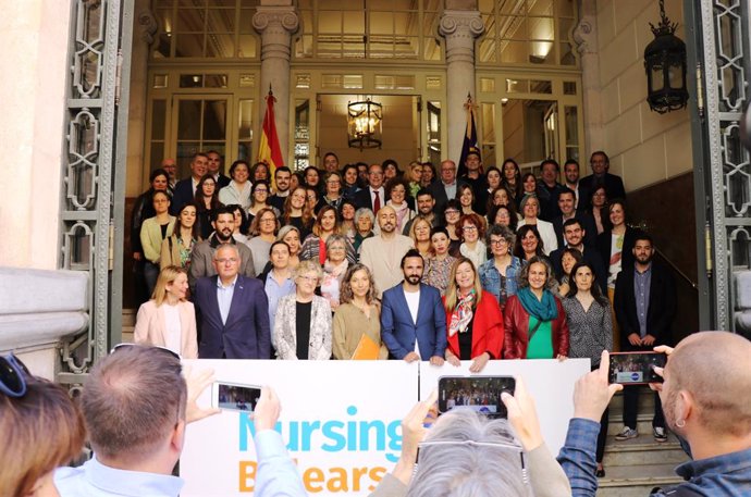 El Parlament acull la presentació de la campanya 'Nursing Now' a Balears