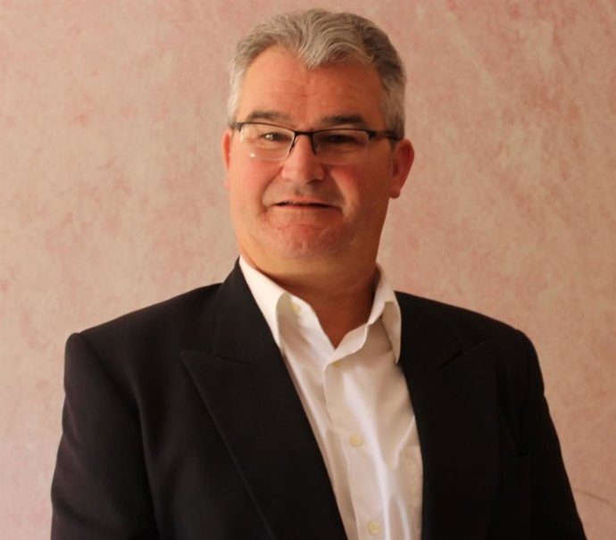 Ciudadanos (Cs) | Ciudadanos (Cs) Elige A Colau Escales Salva Como Candidato Al 