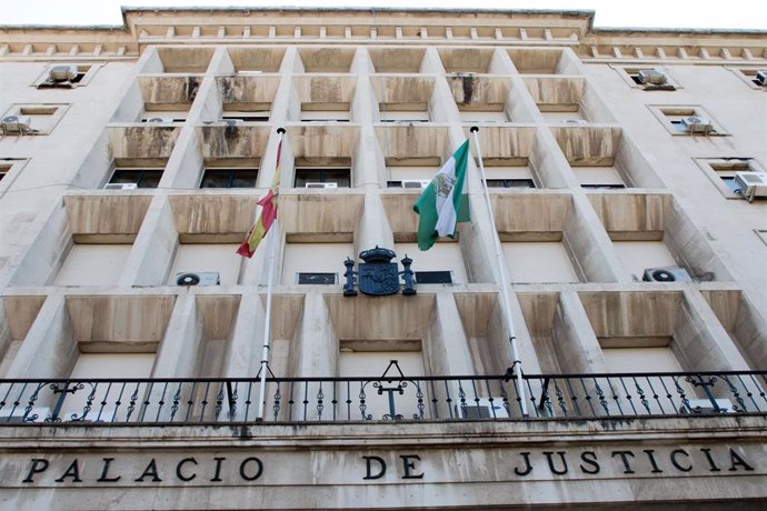 Sevilla.- Tribunales.- Piden cuatro y seis años de prisión a dos acusados de vender cocaína y heroína en San Juan