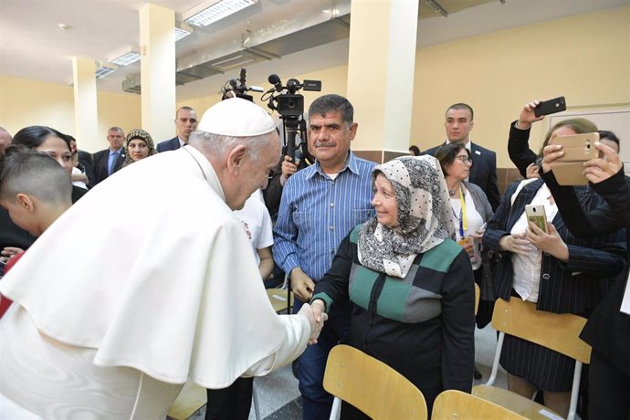 Pope visits refugee center in Bulgaria