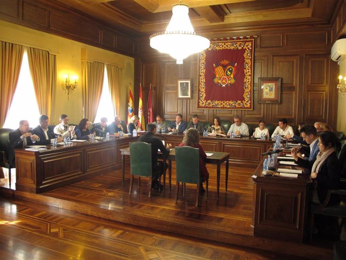 El pleno del Ayuntamiento de Teruel aprueba por unanimidad una  declaración institucional contra la pobreza
