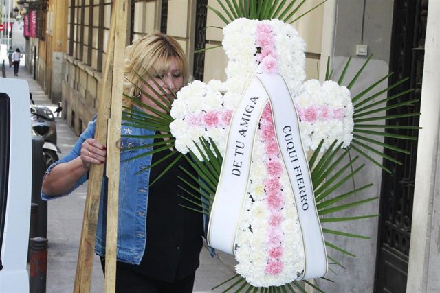 Amigos y familiares se despiden de Pitita Ridruejo en su último adiós