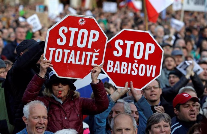 R.Checa.- Miles de checos protestan por segunda semana consecutiva contra la nueva ministra de Justicia