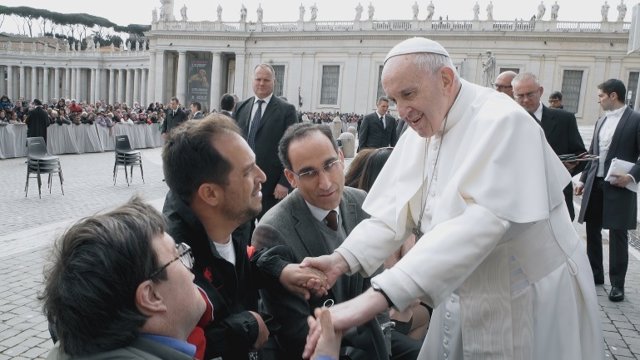 [Gruposociedad] Fwd: El Langui Y Pablo Pineda Visitan Al Papa Francisco En El Pr