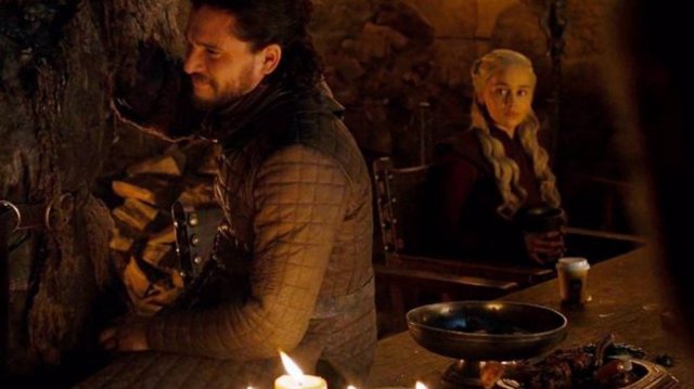Genial respuesta de HBO al gazapo del café en Juego de Tronos: "Fue un error. Daenerys había pedido un té"