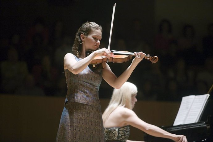 VIOLINISTA HILARY HAHN INTERPRETA EL CONCERT DE SIBELIUS AMB LA PHILHARMONIQUE RDIO FRANCE I MIKKO FRANCK