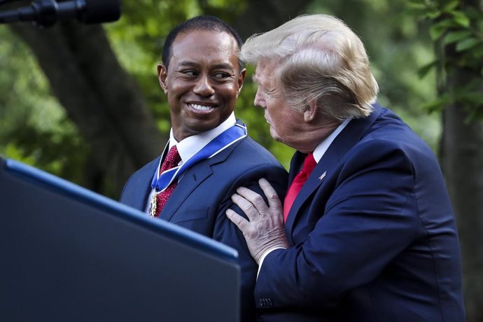 Trump presents Medal of Freedom to Tiger Woods