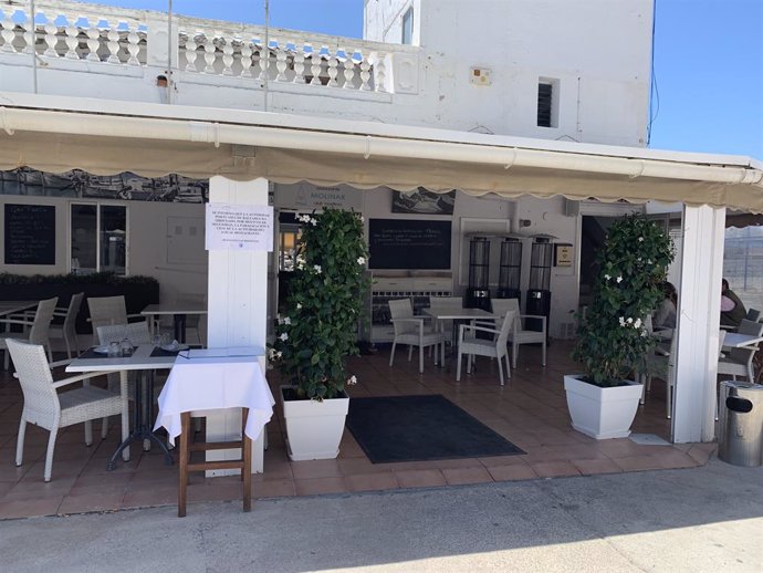 El restaurant del Club del Molinar continua obert després que APB ordenés el cessament de la seva activitat per seguretat