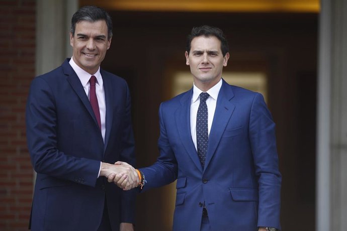 El presidente del Gobierno, Pedro Sánchez, recibe al presidente de Ciudadanos, A
