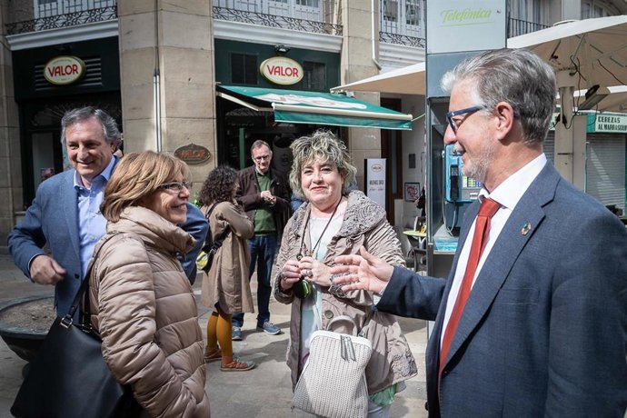 Zaragoza.- Santisteve destaca las mejoras al comercio realizadas por ZeC