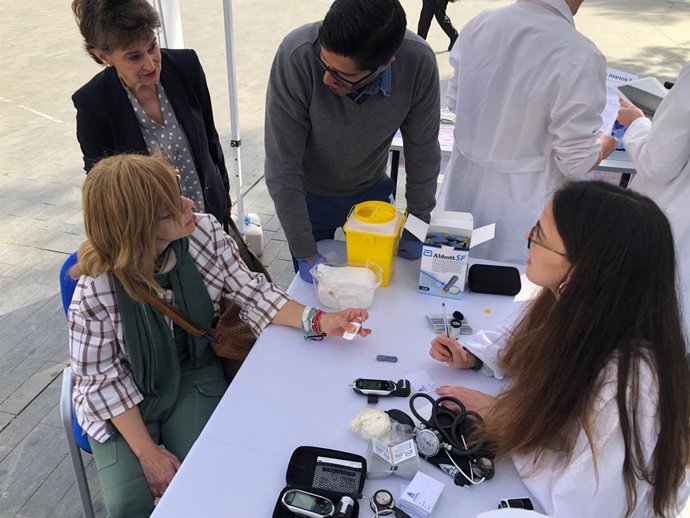 El Colegio de Enfermería de Valladolid instala una carpa para acercar la profesión a los ciudadanos