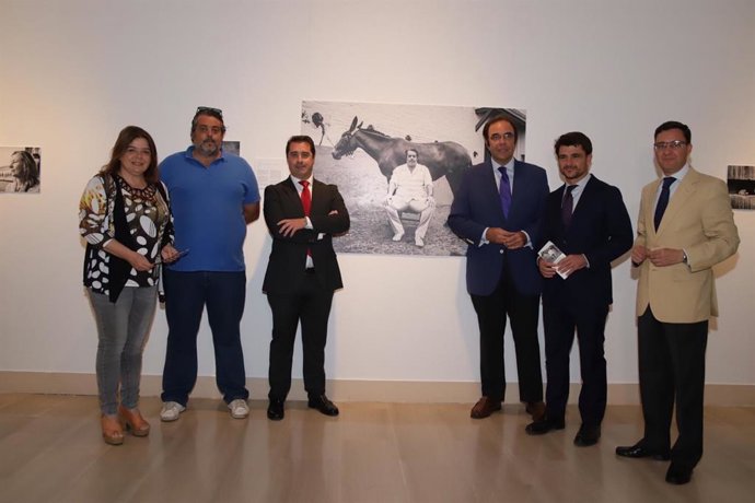 Sevilla.- Una muestra fotográfica refleja la intrahistoria y "geografía humana" de la plaza de toros de la Maestranza