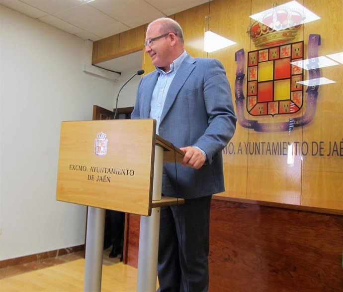 Jaén.-Alcalde (PP) cree que la huelga de recogida de basura anunciadas a días de las elecciones es "claramente política"
