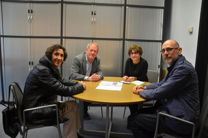 Nota De Prensa Iu Reunión Con La Asociación De Escritores Noveles