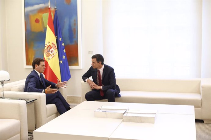 El president del Govern, Pedro Sánchez, rep al president de Ciudadanos, Albert Rivera, en Moncloa