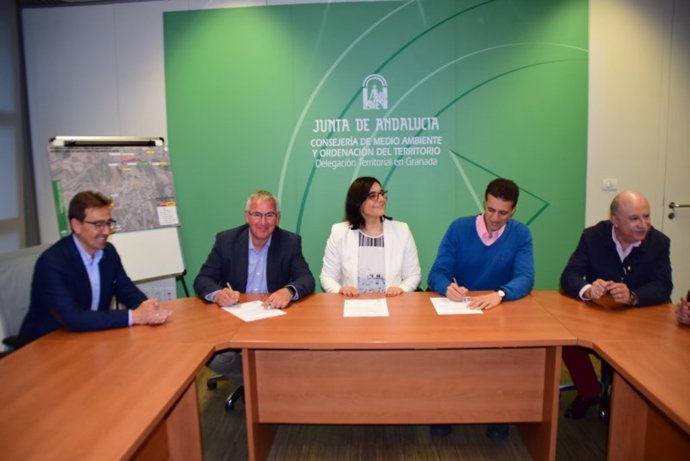 Granada.- La Junta firma el inicio de las obras de depuración de aguas de Cúllar Vega y Huétor Tájar