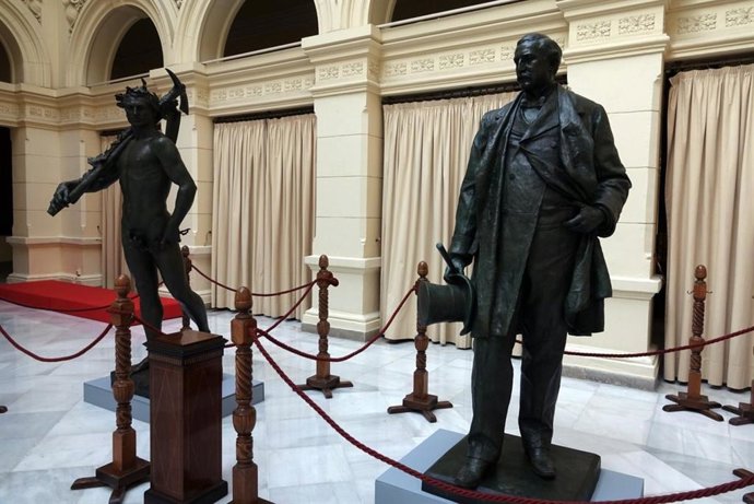 Málaga.- La escultura del Marqués de Larios vuelve este miércoles a la Alameda Principal tras su rehabilitación