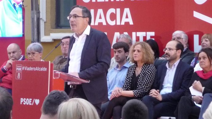26M.- Cruz Viadero Cree Que PSOE Tiene "Las Mejores Cartas" Para Ganar En Torrelavega Y Hacer Que La Ciudad "Despegue"