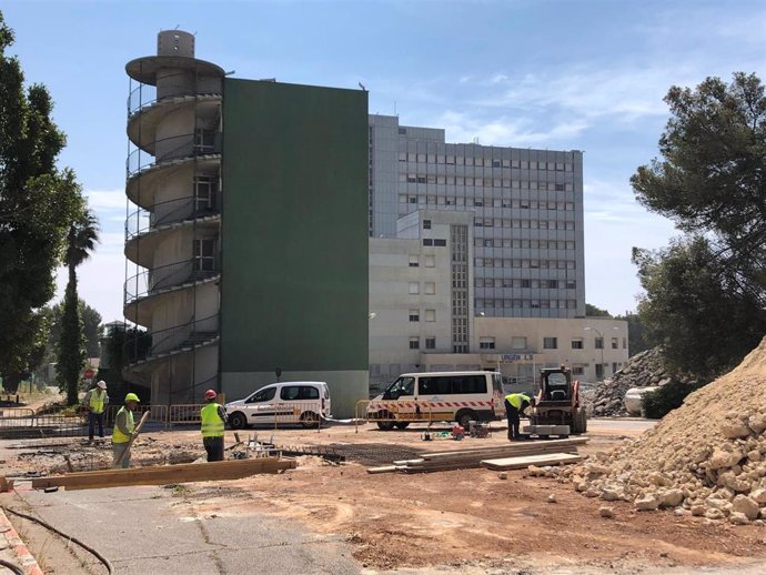 Las obras de demolición del antiguo hospital de Son Dureta durarán nueve meses