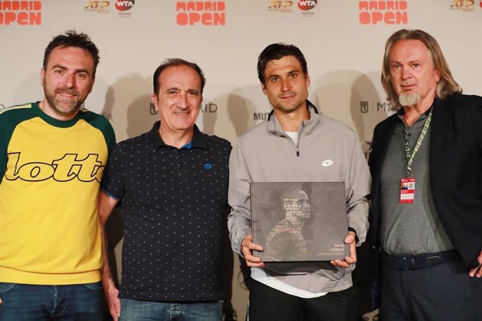 Tenis/Madrid.- Ferrer recibe de Lotto el libro '¡Gracias Ferru!' como homenaje a su carrera