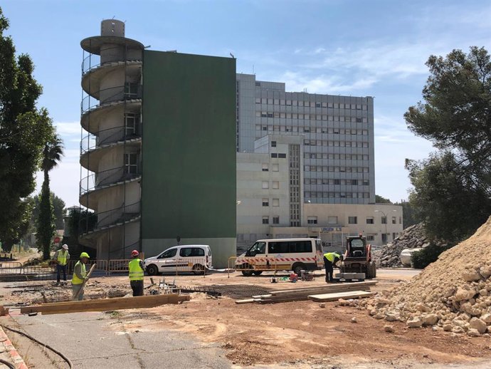 Les obres de demolició de l'antic hospital de Son Dureta duraran nou mesos