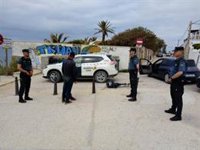 Interceptados 14 inmigrantes de una segunda patera que ha llegado a la zona de la Breña, en Barbate