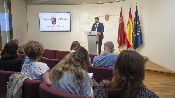 Consejo.- Los regantes del Tajo-Segura, la Facultad de Medicina de la UMU o Paco Martín, medallas de oro de la Región